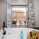 Family Spacious Apartment *