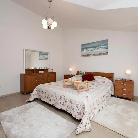 Family Spacious アパート スプリト