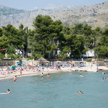 Family Spacious アパート *