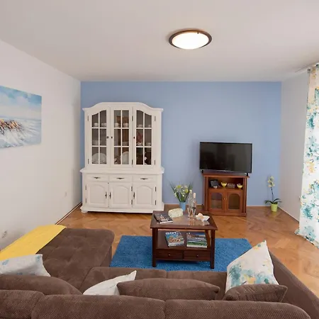 Family Spacious Apartment Split