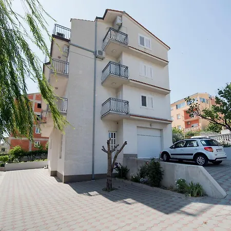 Family Spacious דירה